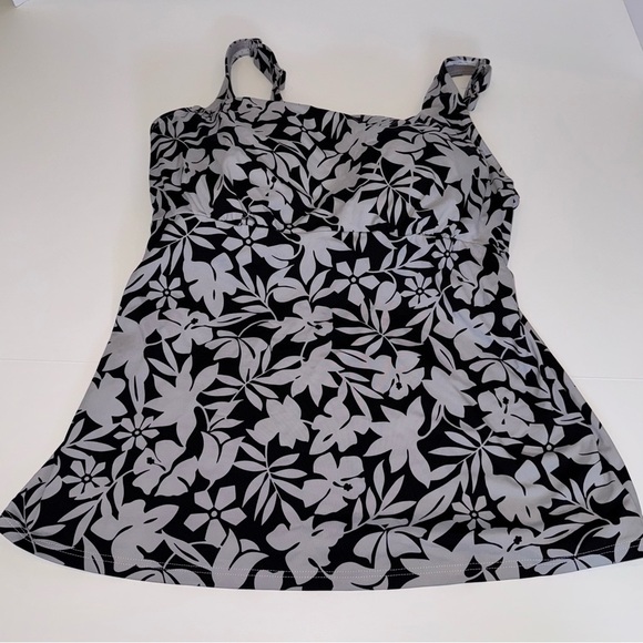 Lands end size 12 mast swim top - Picture 1 of 7